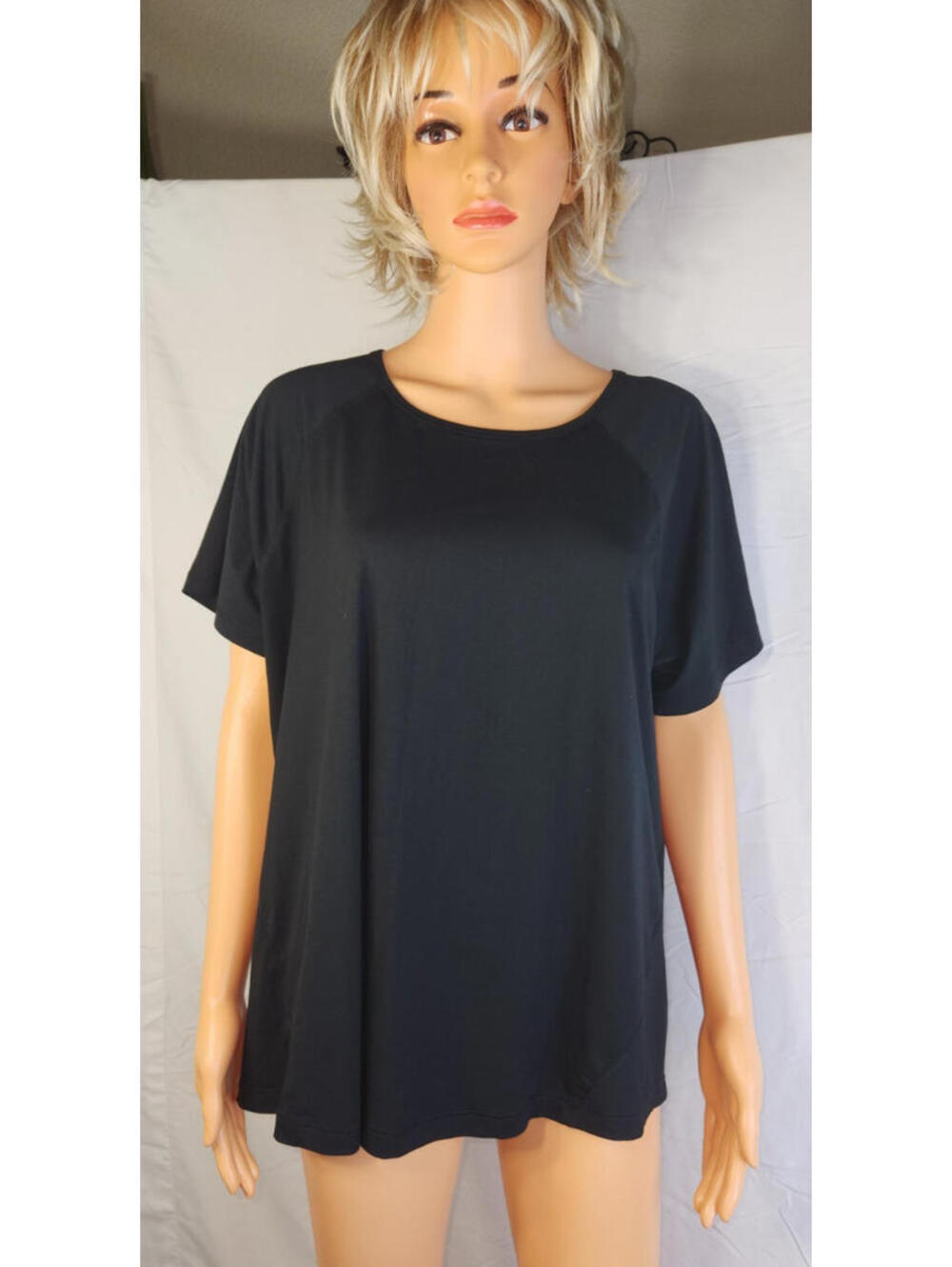 Live Well Active black t-shirt size 18/20W